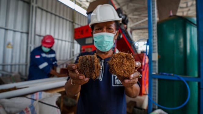 Ubah Sabut Kelapa Menjadi Bahan Bakar Biomassa dengan Dewacoco