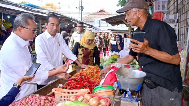 Jokowi Mengunjungi Pasar Rogojampi untuk Meninjau Harga Bahan Pokok, Ini Hasilnya