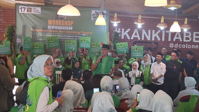 Sandiaga Uno Menghadiri Pelatihan Pembuatan Kripik Gedebog Pisang di Bogor