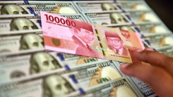 Rupiah Turun ke Level Rp 16.244 per Dolar AS