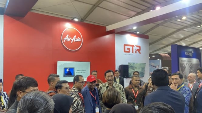 Misteri Harga Avtur Tinggi di Indonesia, Menko Luhut Minta Tony Fernandes AirAsia Memberikan Informasi