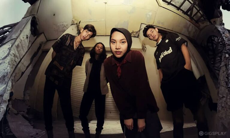 Hebikura Debut Single Satir: Pesan Tajam tentang Pengkhianatan
