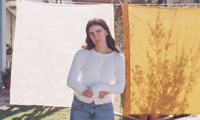 Avery Lynch Luncurkan Single Baru: think about it