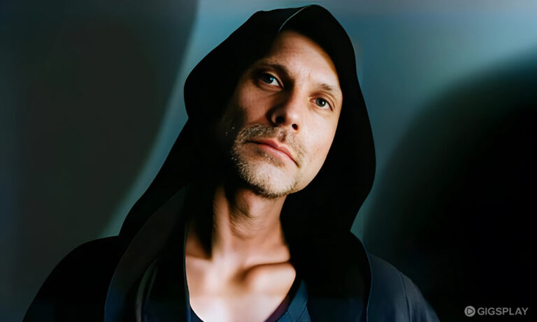 Vouga Resmi Luncurkan Video Lirik Single Drifting Away