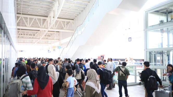 Puncak Arus Balik Lebaran 2025: Rekor 23.500 Penumpang Catat Whoosh!