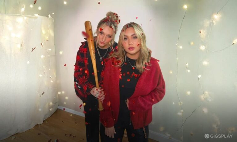 Dirty Blonde: Duo Alt-Rock Manchester Luncurkan EP ‘Looking For Trouble’