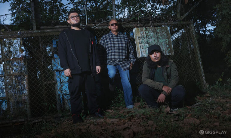 Titinaka Memperkenalkan Album Self-Titled Setelah 10 Tahun