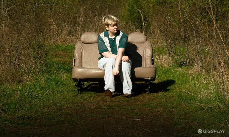 Sid Dorey Kembali dengan EP ‘Middle Seat’: Sensasi Indie Pop Terbaru