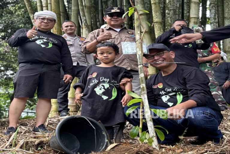 Penanaman Pohon oleh Yayasan Paseban dan Arista Montana Sebagai Komitmen Pelestarian Alam