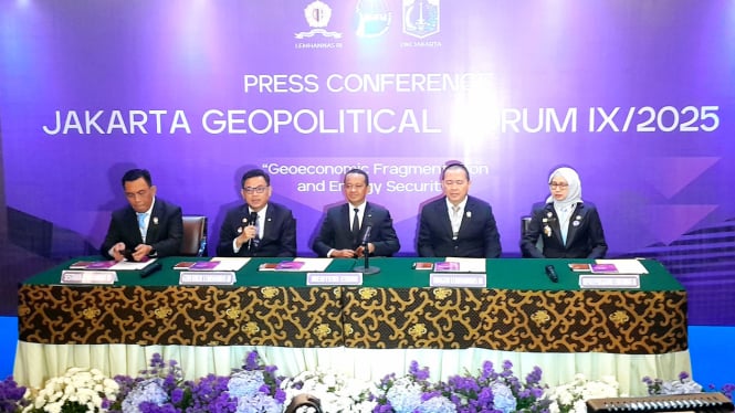 Selat Hormuz: Bahlil Ungkap Arahan Prabowo Mengenai Dampaknya