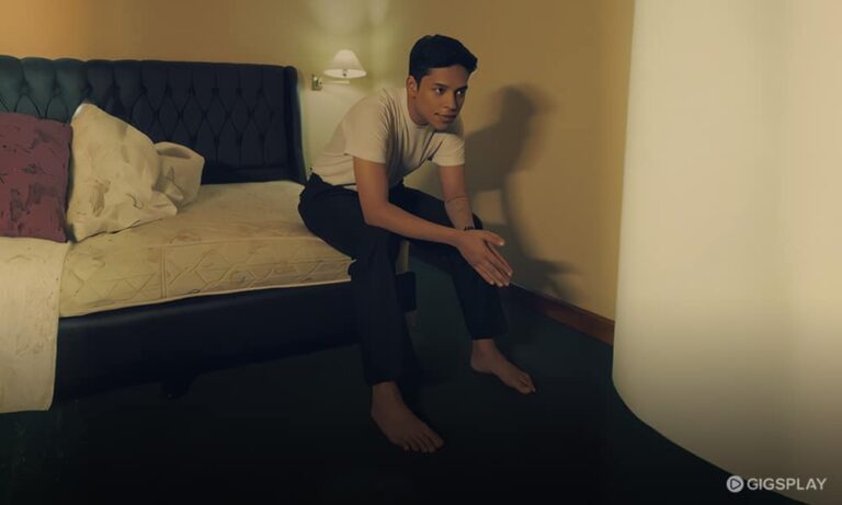 Review Album ‘Klise’ oleh Adikara: Suara Retro dan Cerita Pribadi