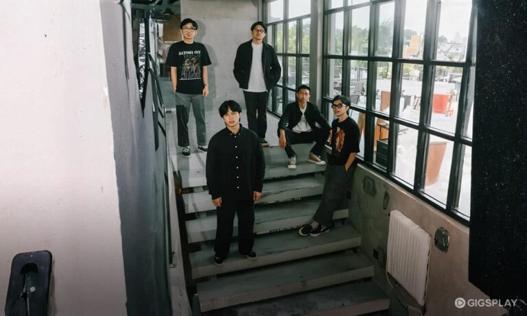 Mini Album Terbaru: Kenangan Pahit di {Au Revoir Menenun}