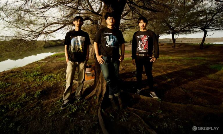 Dunia Psychedelic Gelap dalam Maxi Single ‘Into The Solar Storm/Beyond The Glance’