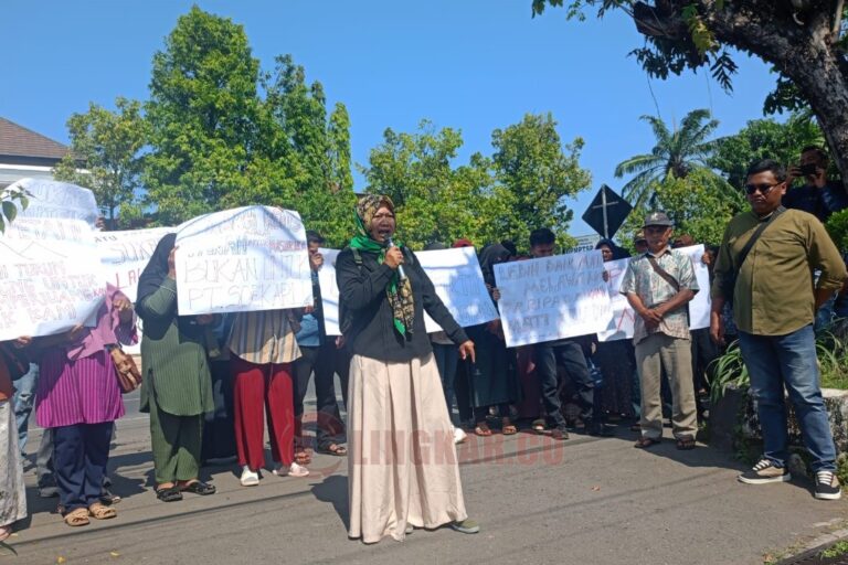 Petani Sukorejo Geruduk Pengadilan Kendal, Tolak Eksekusi Lahan.