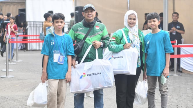 Seribu Senyum Anak Indonesia dari Seragam Sekolah Pertamina