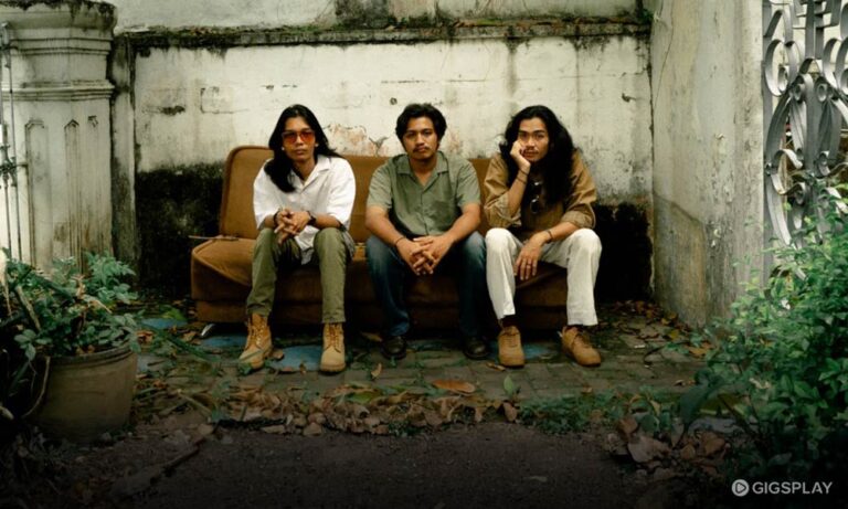 Pleidoi Awal Perjalanan Musik-Puisi: Air Mata di Hari yang Asing