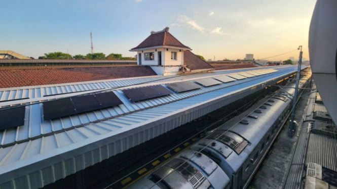 KAI Hemat Listrik Rp2,5 Miliar/Tahun dengan PLTS di 66 Titik Sekitar Stasiun