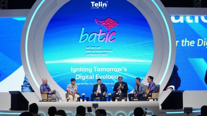 Peran Teknologi dalam Membentuk Dunia Masa Kini: Tinjauan Pemimpin Teknologi Global