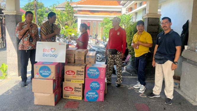 BNI Salurkan Bantuan Darurat untuk Korban Banjir Bali & NTT